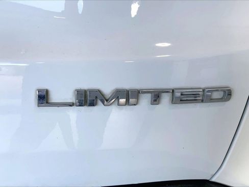 Used 2015 Jeep Renegade Limited FWD image 9