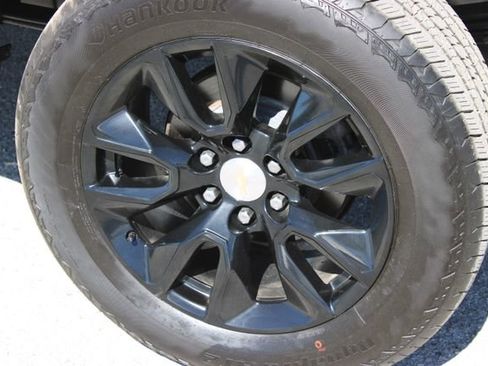 Used 2020 Chevrolet Silverado 1500 Custom w/ Custom Value Package image 16