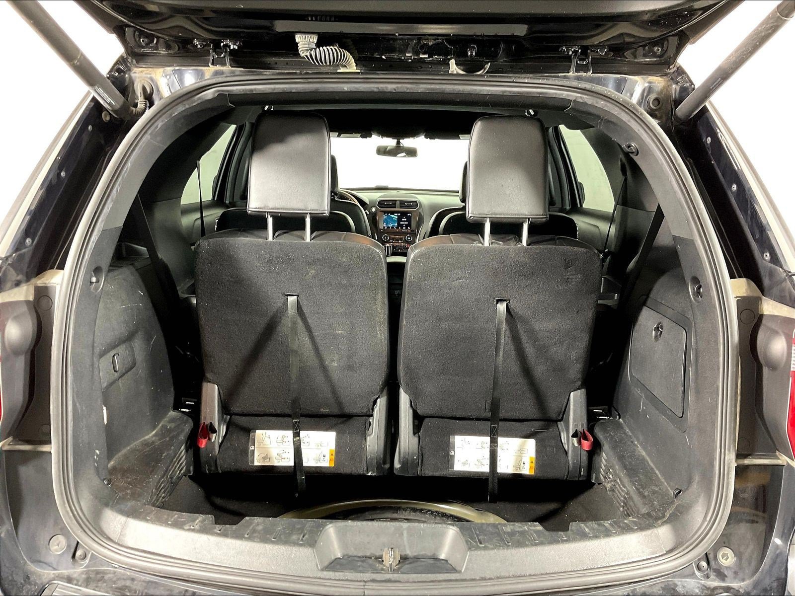 Used 2018 Ford Explorer XLT w/ Equipment Group 202A AWD/4WD image 37