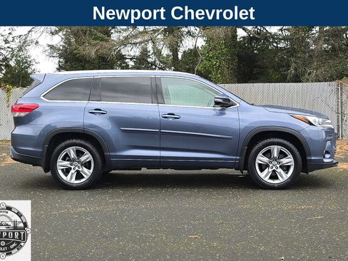 Used 2017 Toyota Highlander Limited w/ Protection Package #3 image 3