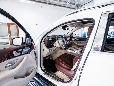 Used 2021 Mercedes-Benz Maybach GLS 600 Maybach GLS 600 image 36