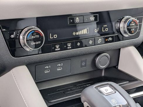 New 2026 Mitsubishi Outlander SE image 23