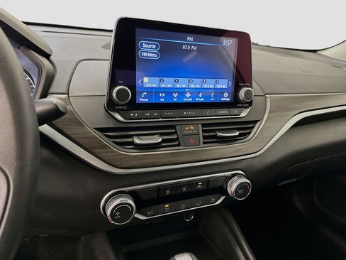 Used 2025 Nissan Altima 2.5 SV image 25