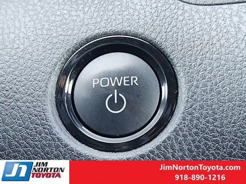 Used 2025 Toyota Camry SE image 23