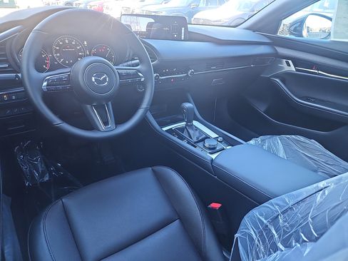 New 2026 MAZDA MAZDA3 Hatchback w/Premium Plus Pkg image 3