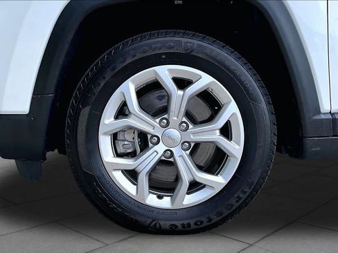 Used 2024 Jeep Compass Latitude AWD/4WD image 11