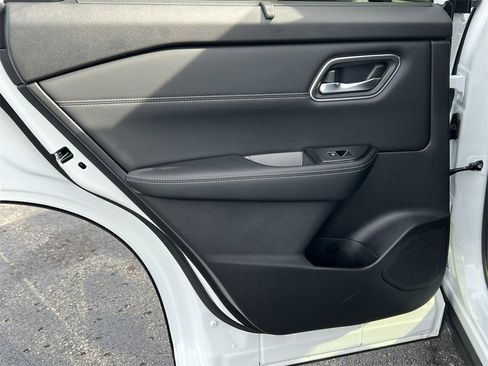 New 2026 Nissan Rogue Platinum image 39