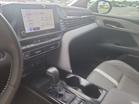 Certified 2025 Toyota Camry SE FWD image 21