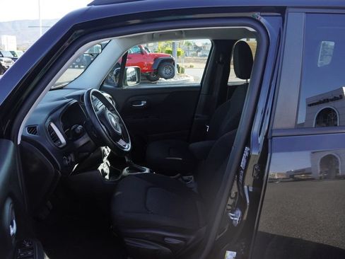 Used 2017 Jeep Renegade Latitude AWD/4WD image 30