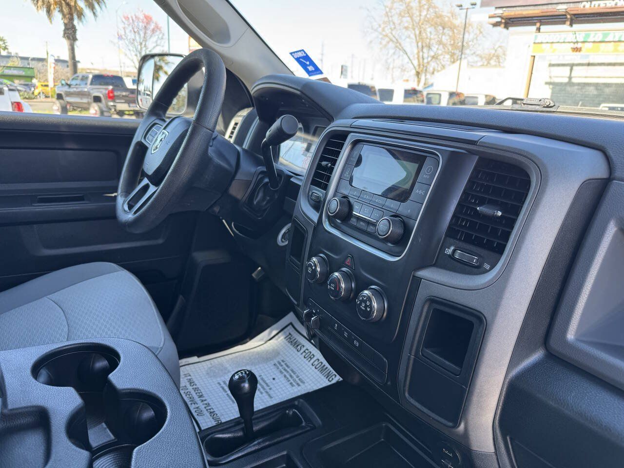 Used 2018 RAM 2500 Tradesman w/ Chrome Appearance Group AWD/4WD image 12
