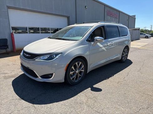 Used 2019 Chrysler Pacifica Limited w/ Tire & Wheel Group image 6