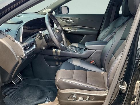 Certified 2024 Cadillac XT4 Sport w/ Technology Package AWD/4WD image 13