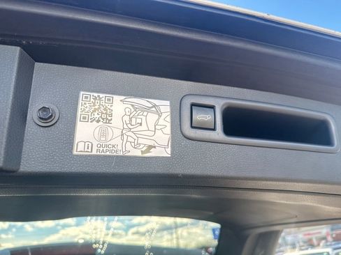 Used 2023 Toyota Highlander Limited image 8