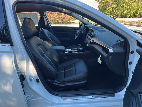 New 2025 Nissan Altima 2.5 SR AWD/4WD image 8