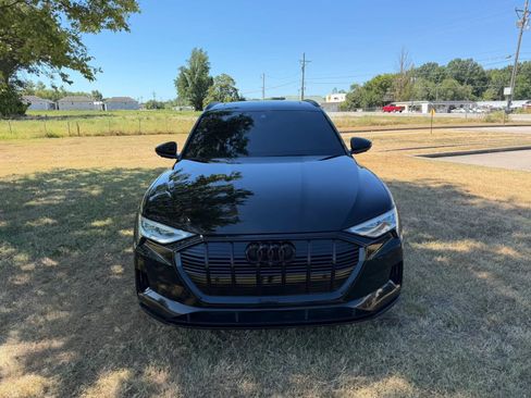 Used 2022 Audi e-tron Premium Plus AWD/4WD image 2