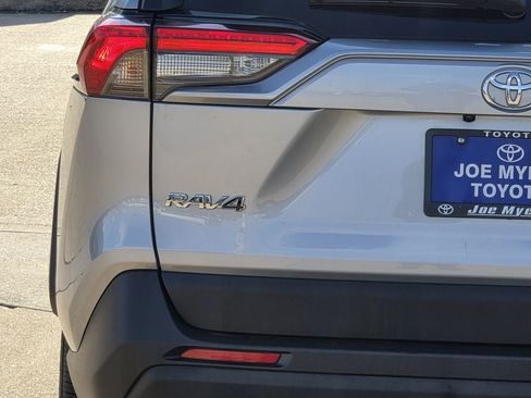 Used 2025 Toyota RAV4 XLE FWD image 10