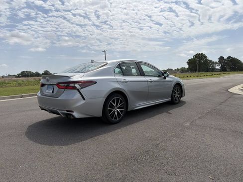 Used 2023 Toyota Camry SE FWD image 4