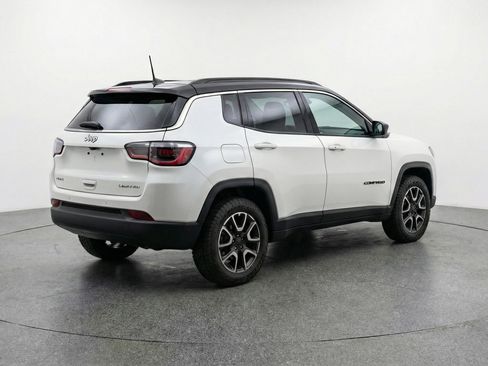 Used 2025 Jeep Compass Trailhawk AWD/4WD image 9