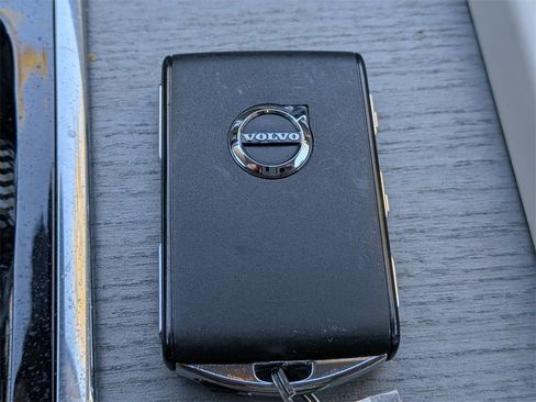 Certified 2023 Volvo XC60 B5 Ultimate w/ Protection Package Premier image 32