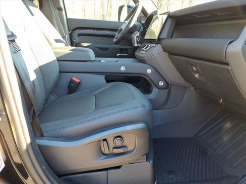 New 2026 Land Rover Defender 110 X-Dynamic SE image 3