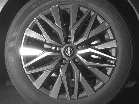 Used 2025 Nissan Altima 2.5 SV FWD image 13