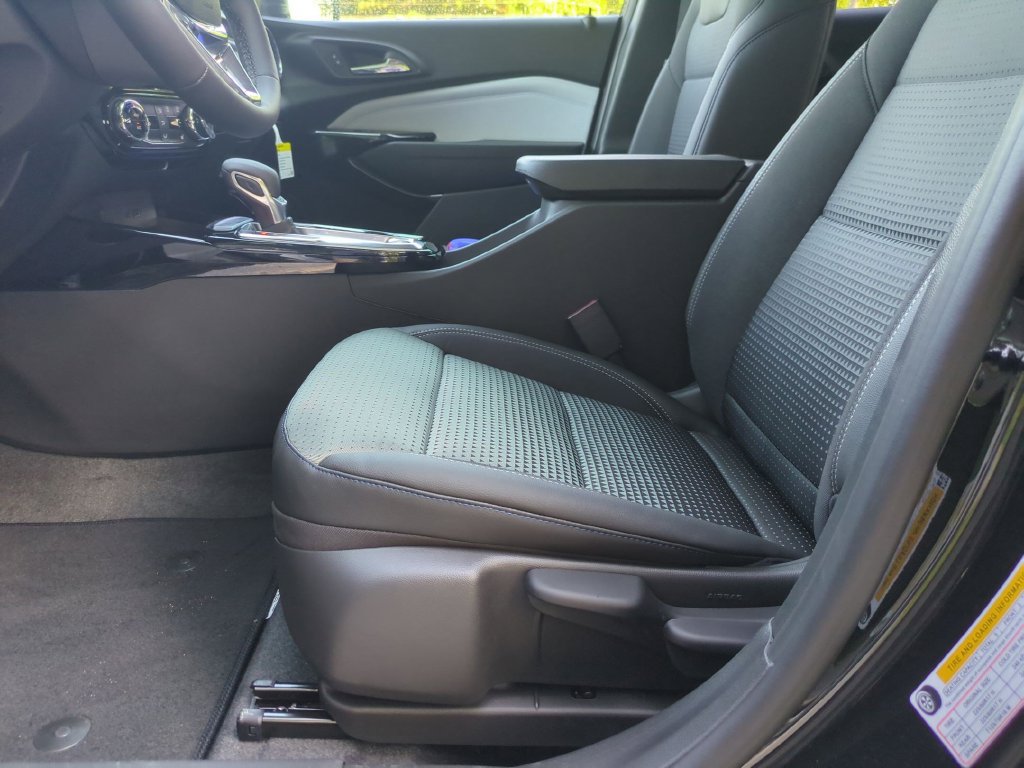 New 2026 Chevrolet Trax LT w/ LT Convenience Package FWD image 16
