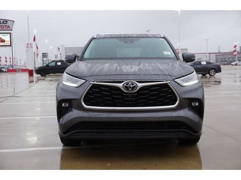 Certified 2021 Toyota Highlander Limited AWD/4WD image 9