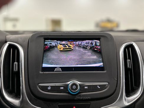 Used 2020 Chevrolet Equinox LT image 29