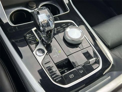 Used 2021 BMW X7 M50i w/ Dynamic Handling Package image 28