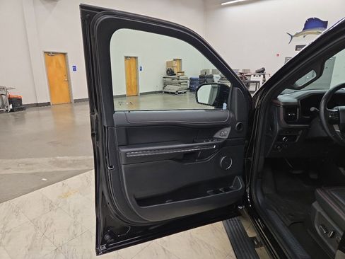 Used 2024 Ford Expedition Limited image 21