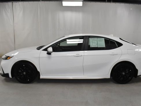 Certified 2025 Toyota Camry SE image 9