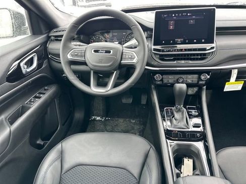 New 2026 Jeep Compass Latitude image 18