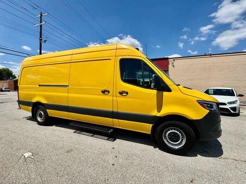 Used 2021 Mercedes-Benz Sprinter 2500 image 6