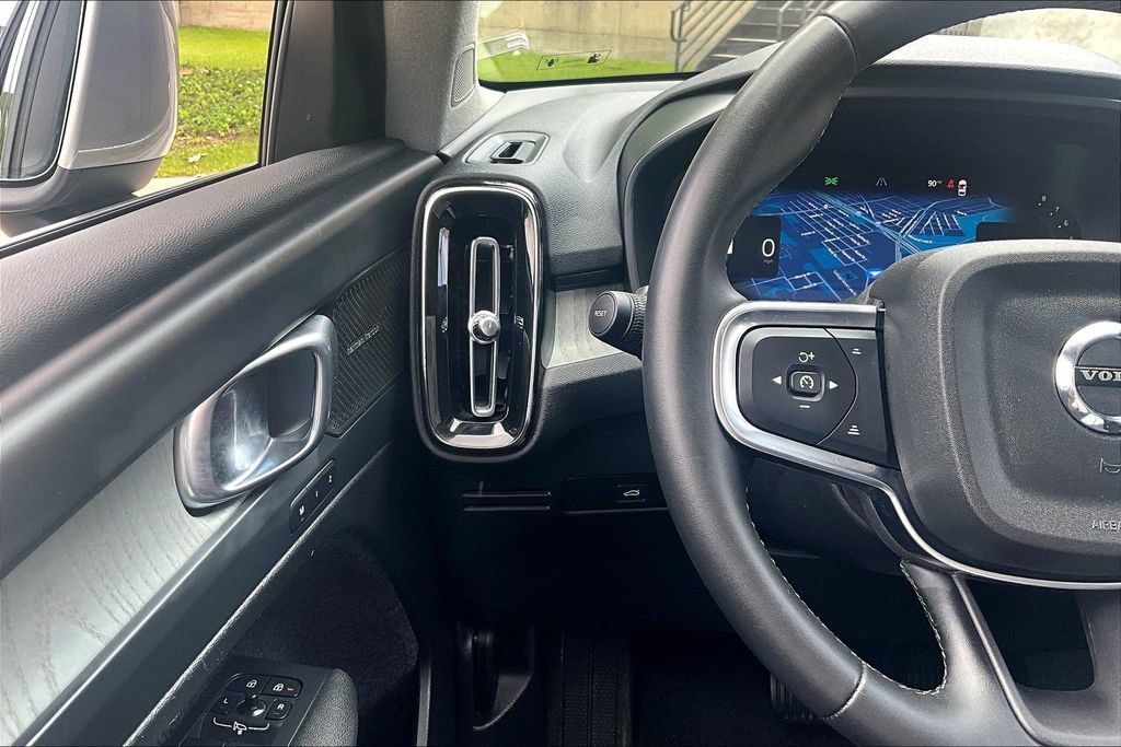 Certified 2024 Volvo XC40 B5 Plus w/ Protection Package Premier AWD/4WD image 26