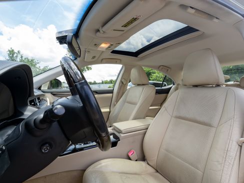 Used 2013 Lexus ES 350 w/ Luxury Pkg FWD image 9