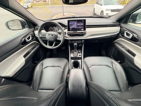 Used 2024 Jeep Compass Limited image 11