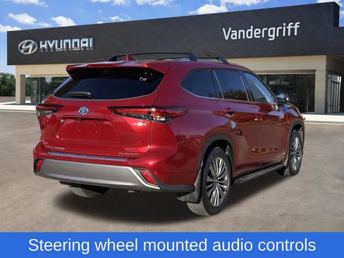 Used 2021 Toyota Highlander Platinum image 11