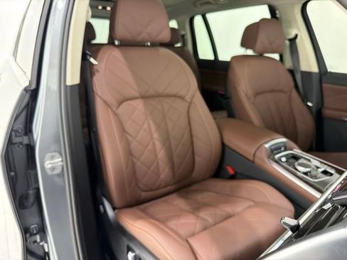 Used 2024 BMW X7 xDrive40i w/ Premium Package AWD/4WD image 21