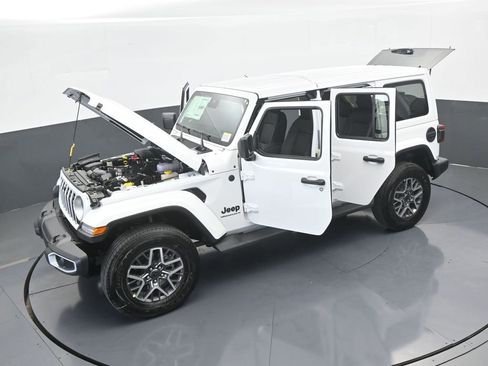 Used 2025 Jeep Wrangler Sahara AWD/4WD image 62