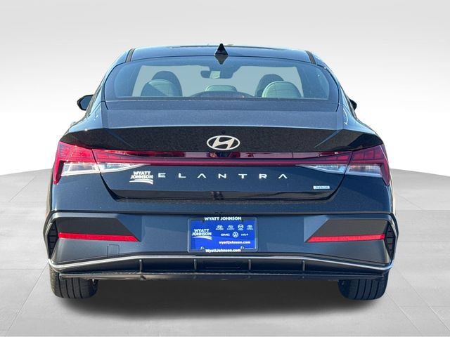 New 2026 Hyundai Elantra Limited FWD image 4