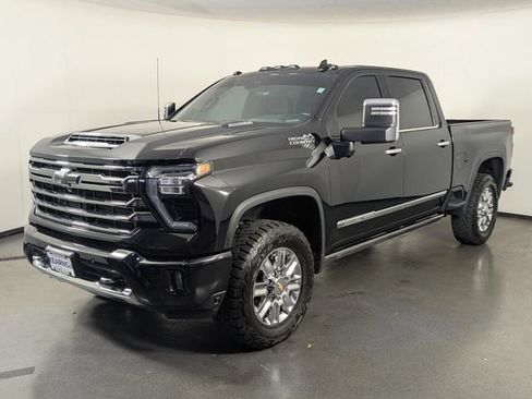 Used 2024 Chevrolet Silverado 2500 High Country w/ High Country Premium Package AWD/4WD image 4