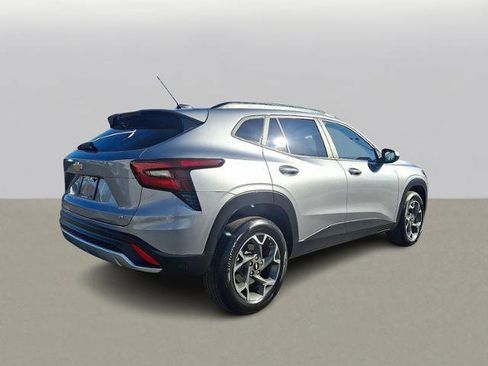 Used 2024 Chevrolet Trax LT image 6