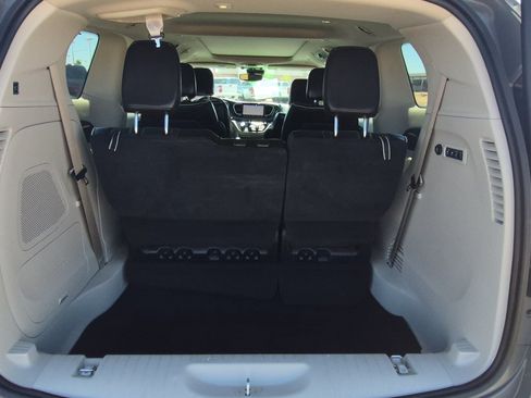 Used 2022 Chrysler Pacifica Limited FWD image 30