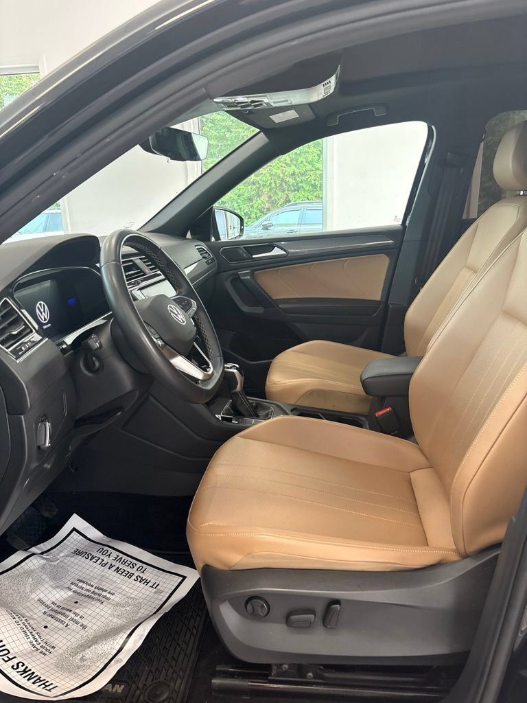 Used 2023 Volkswagen Tiguan SE AWD/4WD image 17