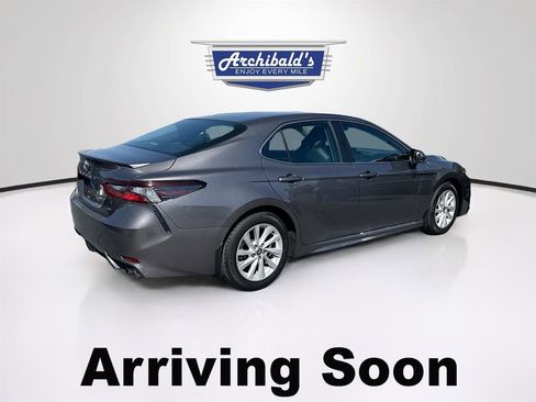 Used 2024 Toyota Camry SE FWD image 5