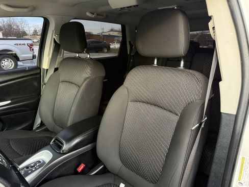 Used 2019 Dodge Journey SE image 12