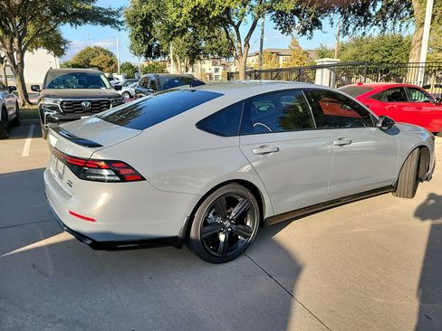 Used 2025 Honda Accord Sport image 9