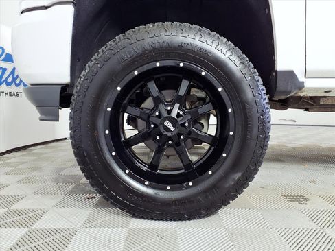 Used 2018 Chevrolet Silverado 1500 Custom w/ Custom Value Package image 8