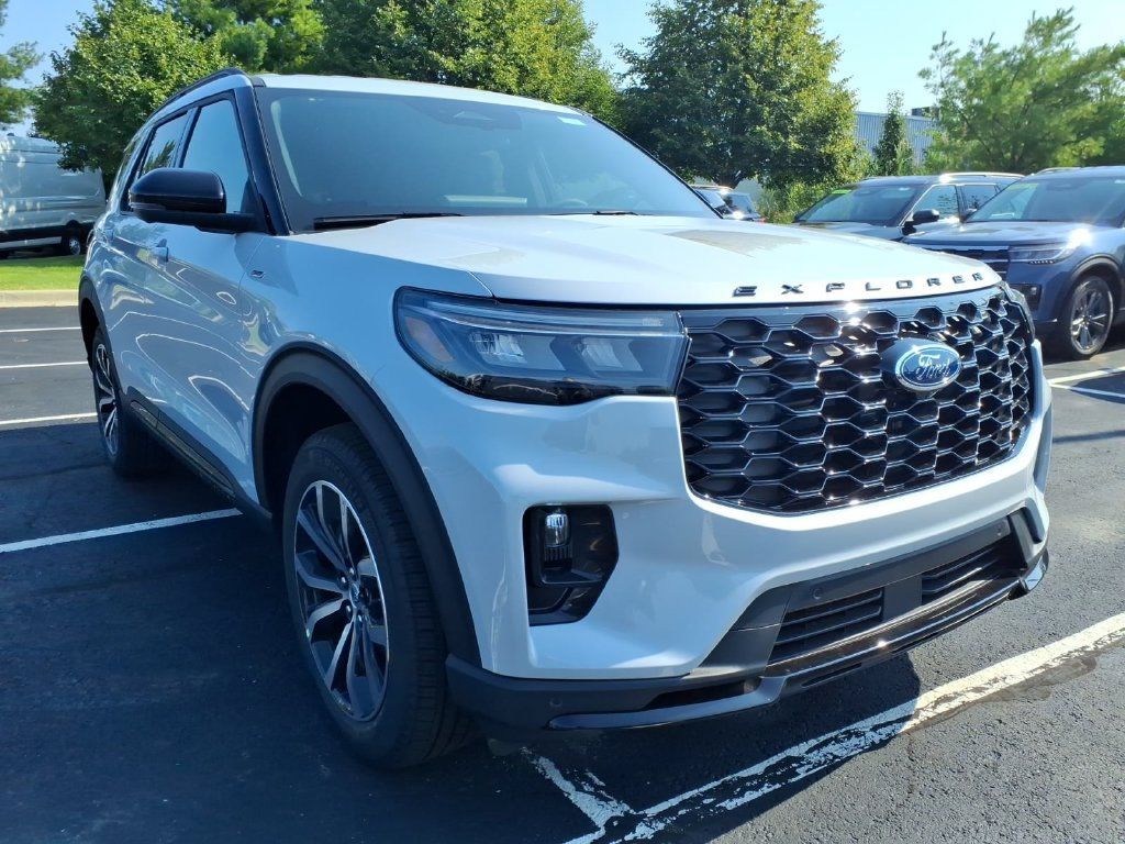 Used 2026 Ford Explorer ST-Line AWD/4WD image 3