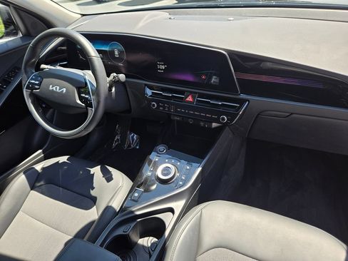 Used 2024 Kia Niro Wind w/ Wind Preserve Package FWD image 10